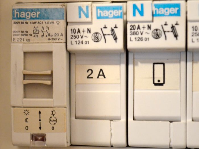 contacteur jour-nuit dans un tableau electrique