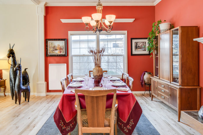 radiateur a inertie vertical aterno dans une salle a manger