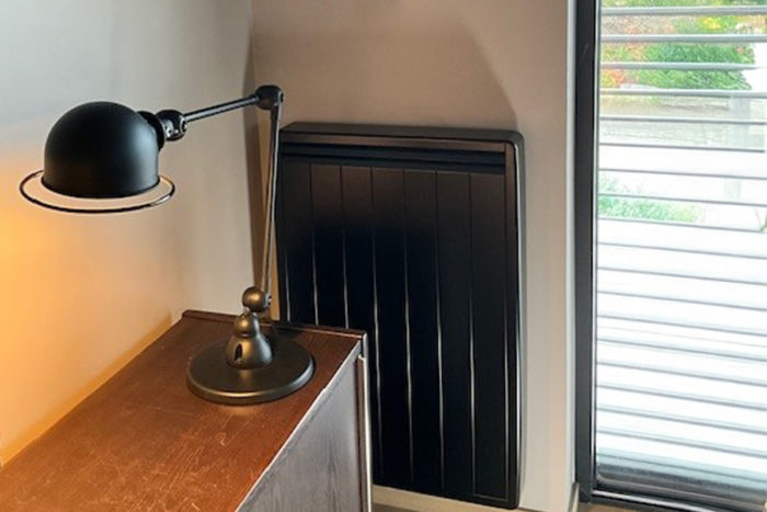 radiateur a inertie vertical noir