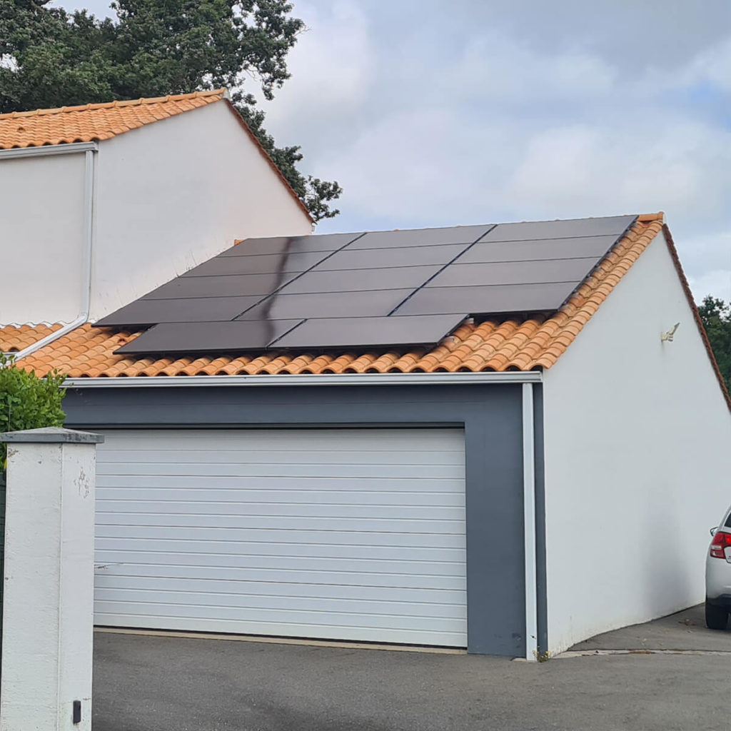 installation photovoltaique sur le toit d un garage a saint-gervais- aterno