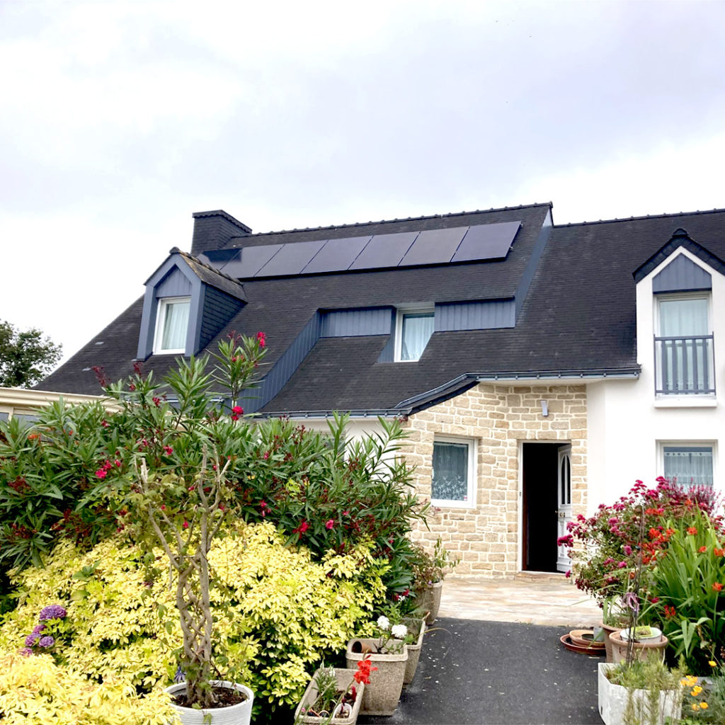 installation de panneaux solaires photovoltaïques sur toiture à Theix-Novalo