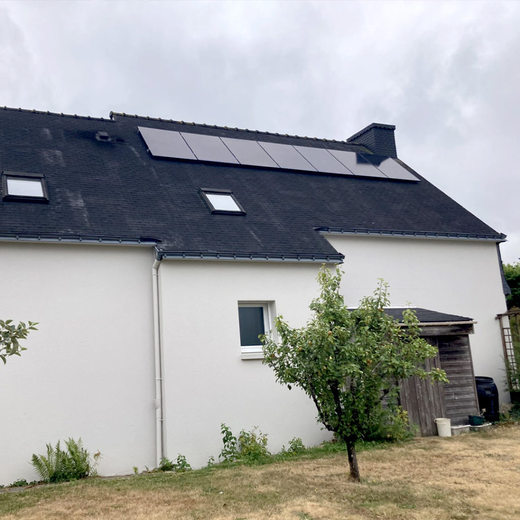 installation de panneaux solaires photovoltaïques sur toiture à Theix-Novalo